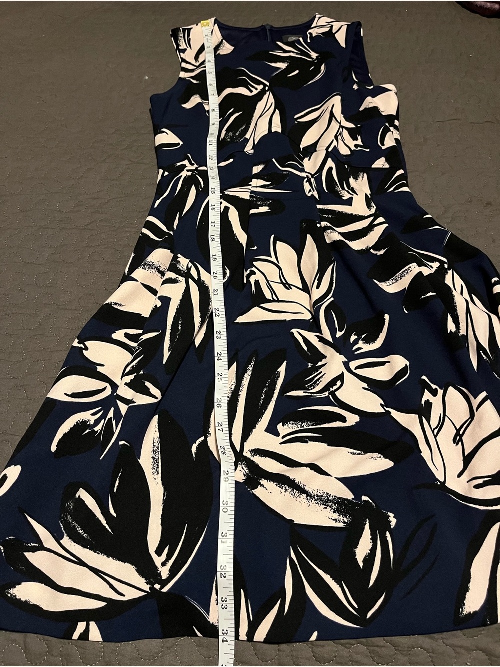 Vince Camuto Navy Floral Fit & Flare Dress Women’s Size 0 Sleeveless - Picture 4 of 5
